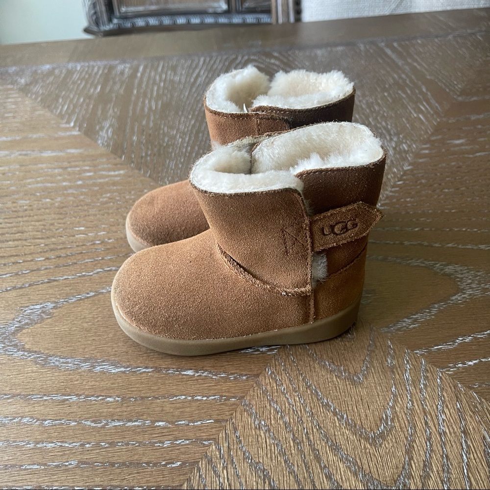 UGG Infant/toddler Classic Chestnut Boots Size 04/05